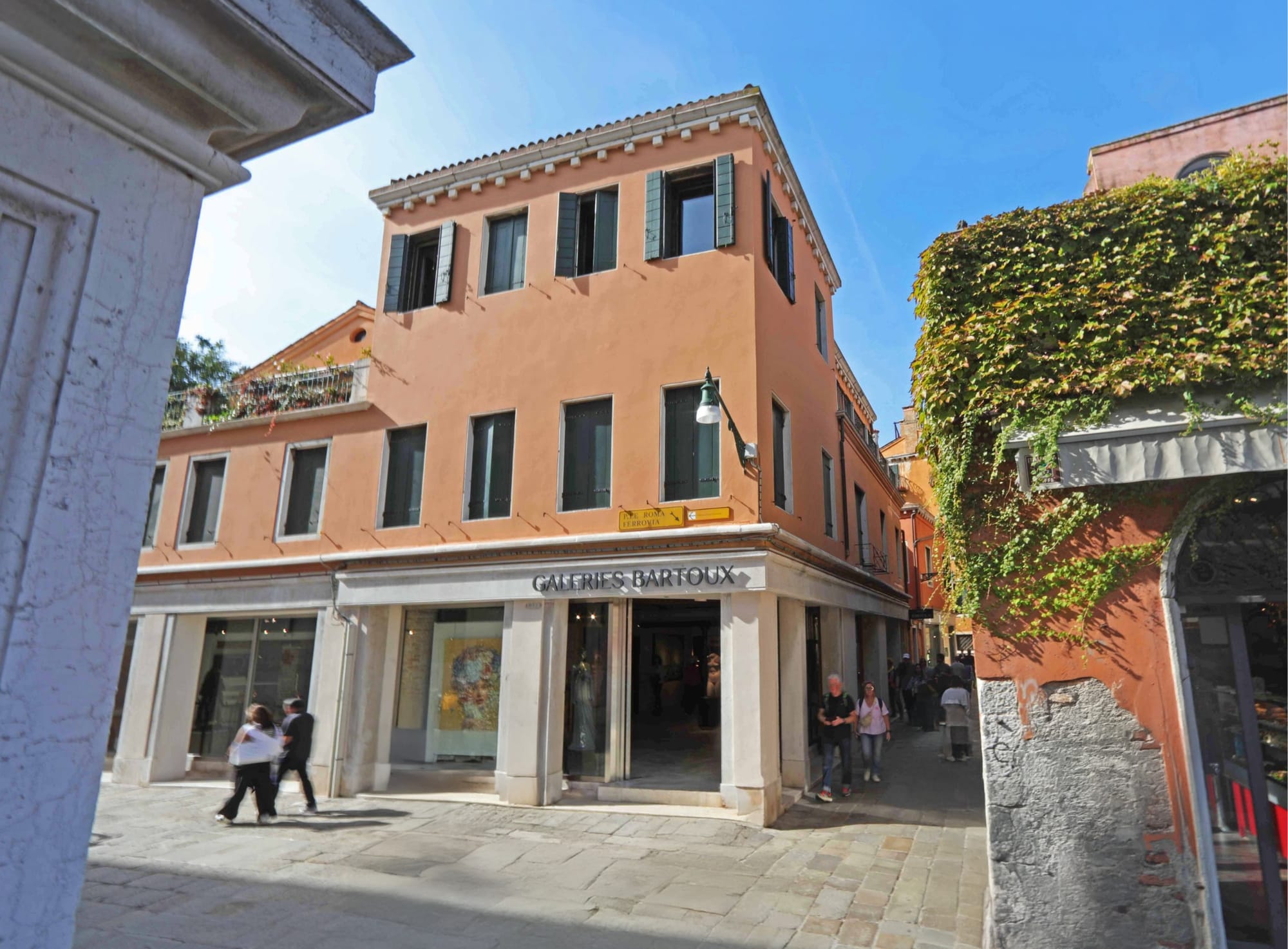 Nuovi clienti, arte, spettacolo. Tutto in una notte.