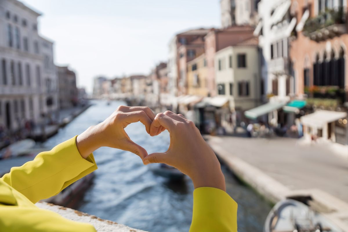 Sali in barca con noi, e vieni a scoprire le migliori location veneziane per i tuoi eventi